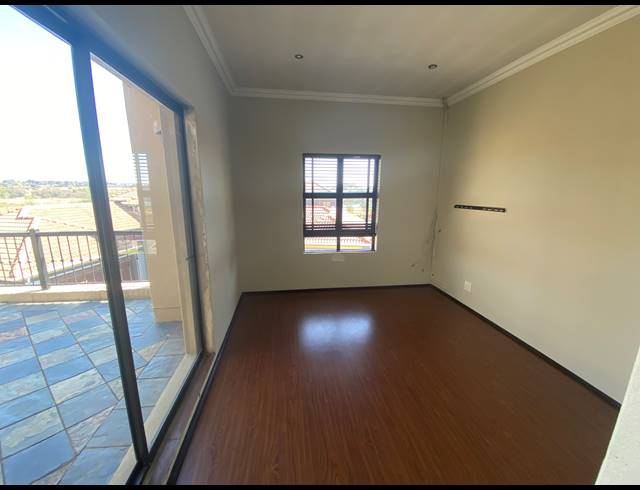 3 BEDROOM FREEHOLD FOR SALE IN GLEN ERASMIA